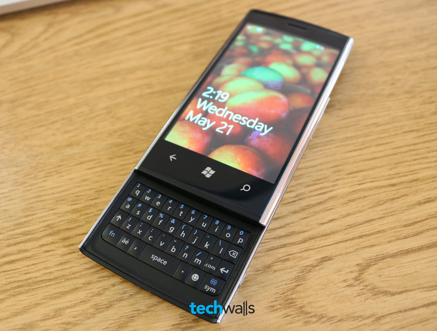 Dell-Venue-Pro-smartphone-1