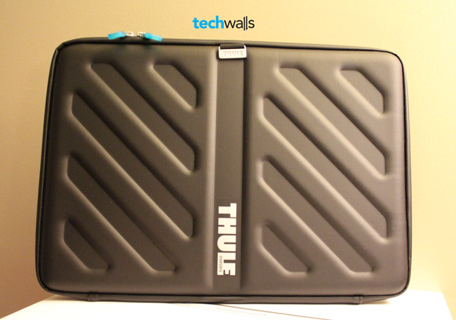 thule-gauntlet-macbook-pro-15-sleeve-4